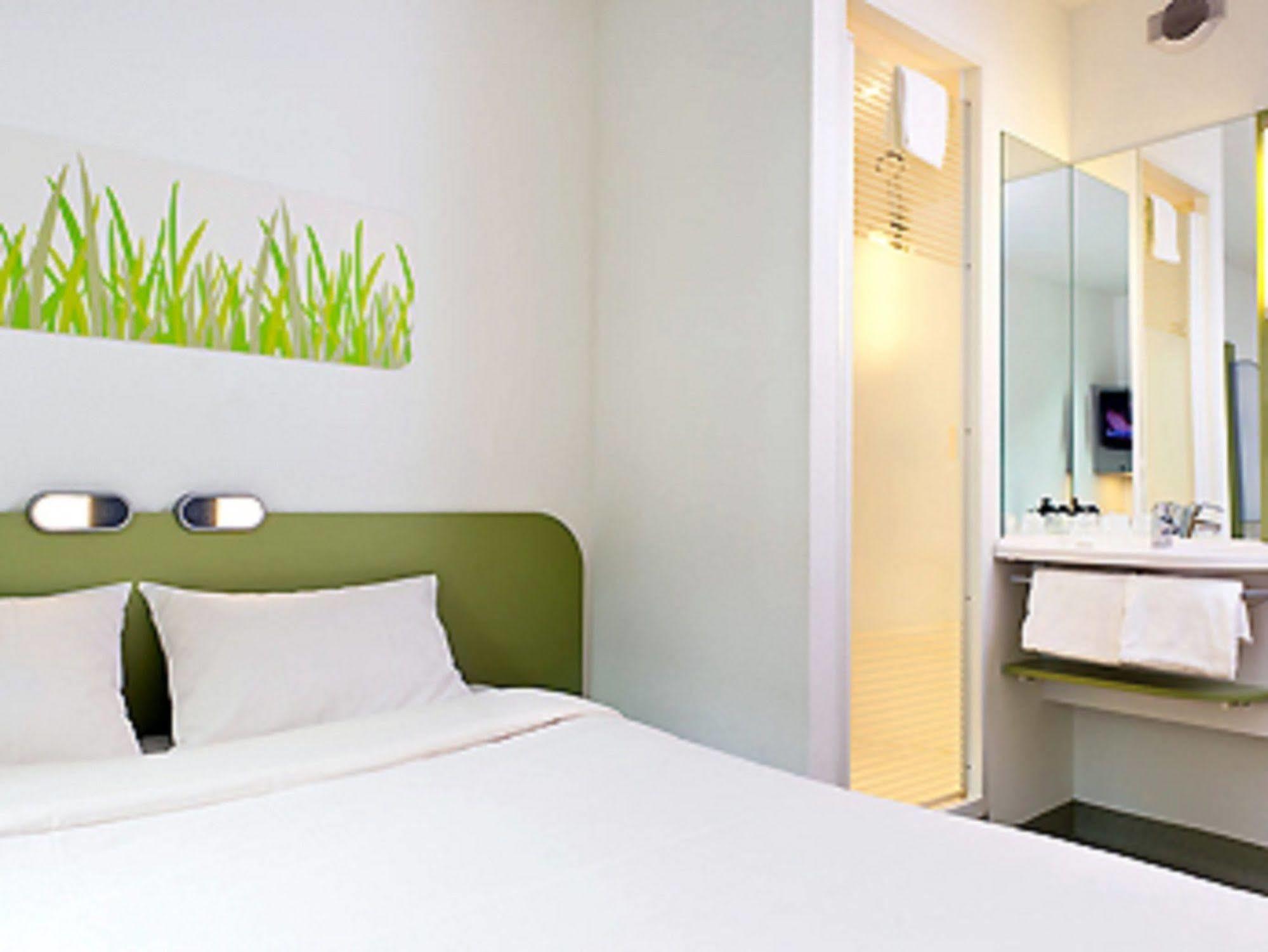 Ibis Budget Brignoles Provence Bagian luar foto