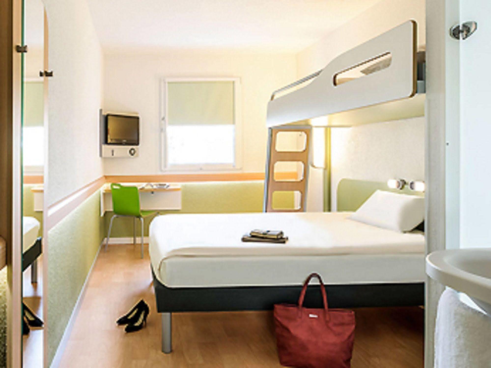 Ibis Budget Brignoles Provence Bagian luar foto